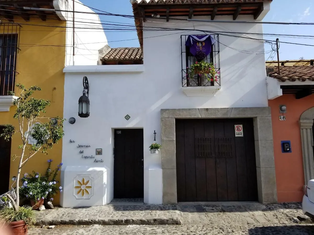 Los Geranios Del Espiritu Santo contacts